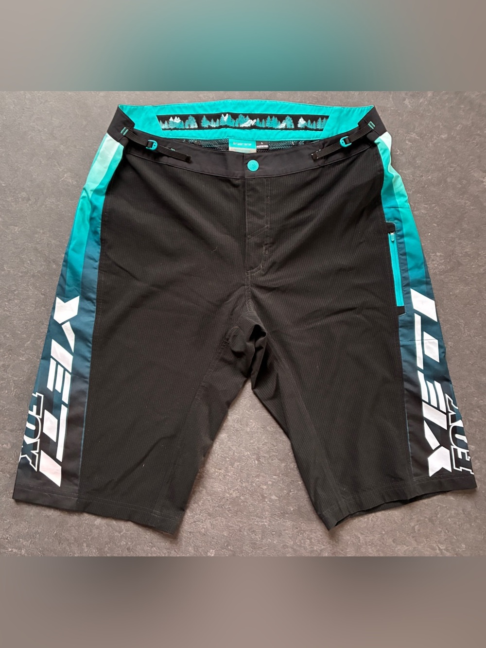Yeti Black and Teal Gradient Bike Shorts | Large